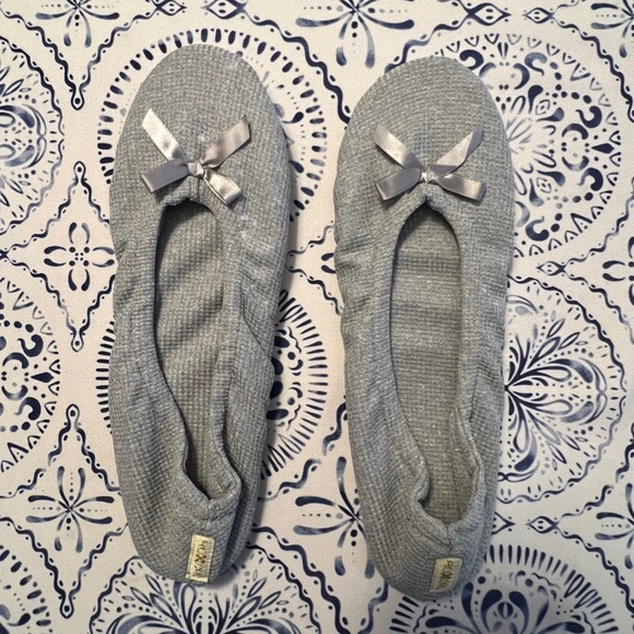 NWOT Black & Grey Roxini Non-Slip Slippers - Picture 7 of 11